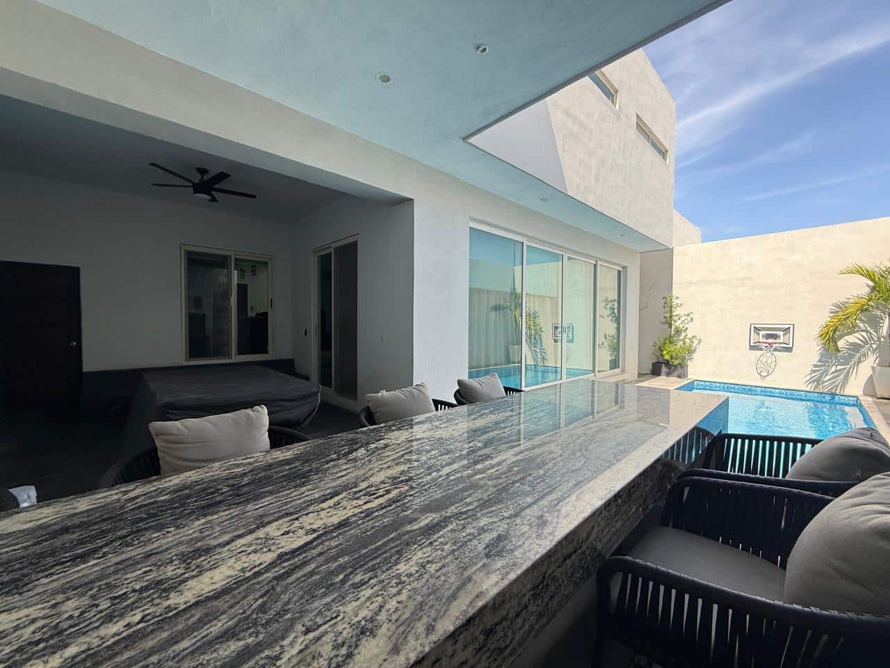 7efc6742-cfba-46d9-a480-36e12d9ef234