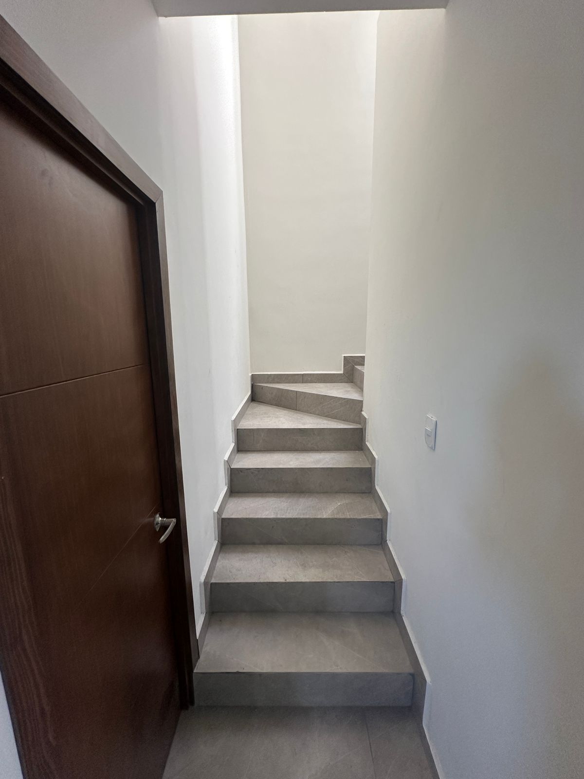 8b2ee916-7a7b-478d-b142-98455f235525