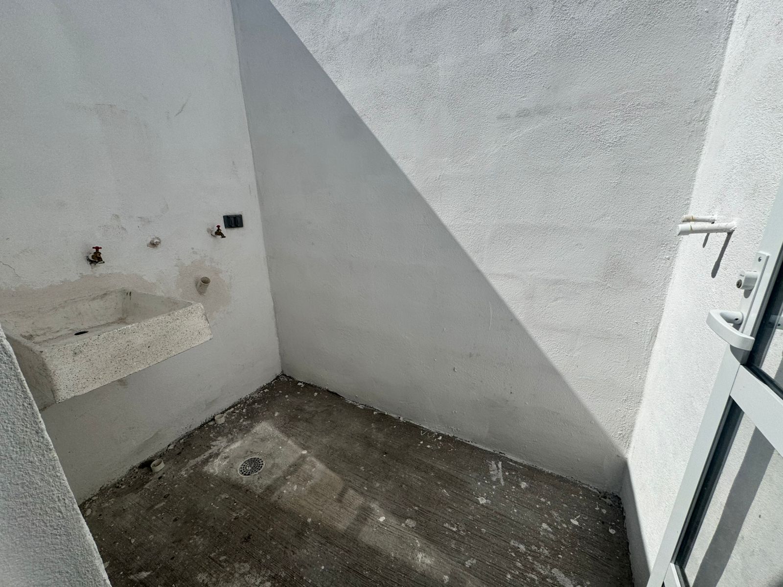 8a51b2b2-9a76-4a9f-8d9c-fef453c4caa1